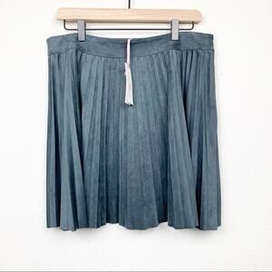 Vineyard Vines Pleated Faux Suede Mini Skirt Gray Grey Academia Size 12 Preppy